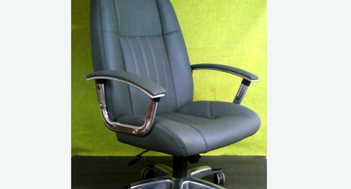 Перетяжка офисного кресла кожей. Тольятти